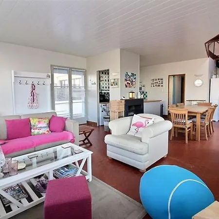 Annonce Professionnelle. Maison Idealement Situee A 100 M De La Plage, 3 Chambres, 7 Couchages Max. Vila *