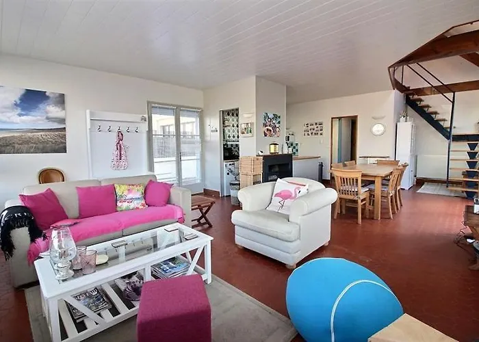 Annonce Professionnelle. Maison Idéalement Située à 100 M De La Plage, 3 Chambres, 7 Couchages Max. Villa *