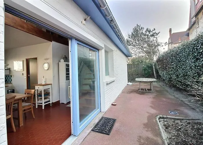 Villa Annonce Professionnelle. Maison Idéalement Située à 100 M De La Plage, 3 Chambres, 7 Couchages Max.